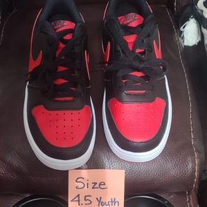 Nike Low 2 (GS) Size 4.5Y